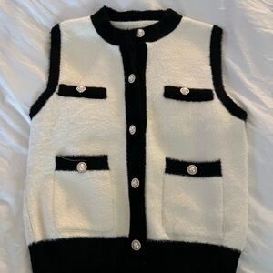 Chic Black and White Sleeveless Cardigan